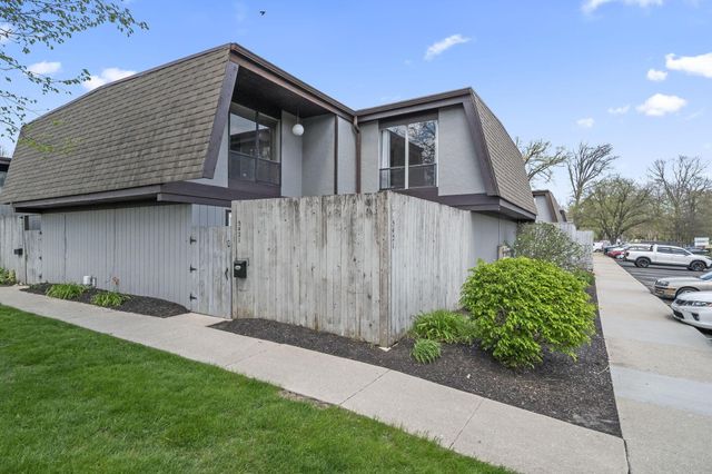 5421 Worthington Forest Place E, Columbus, OH 43229