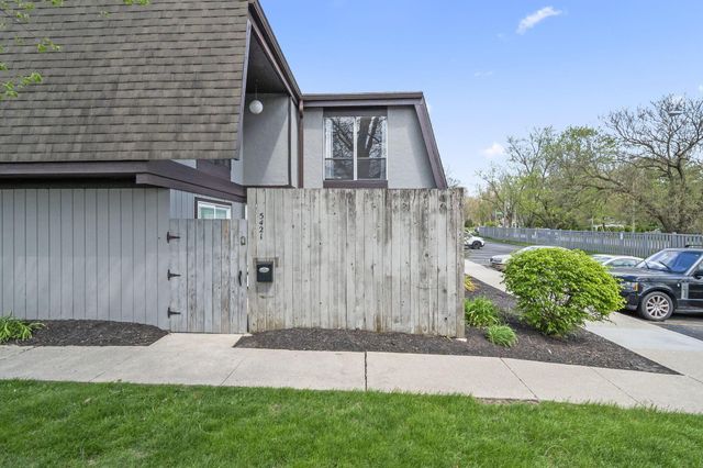 5421 Worthington Forest Place E, Columbus, OH 43229