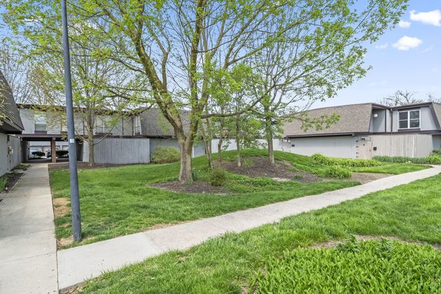 5421 Worthington Forest Place E, Columbus, OH 43229