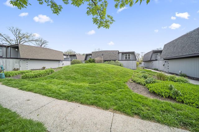 5421 Worthington Forest Place E, Columbus, OH 43229