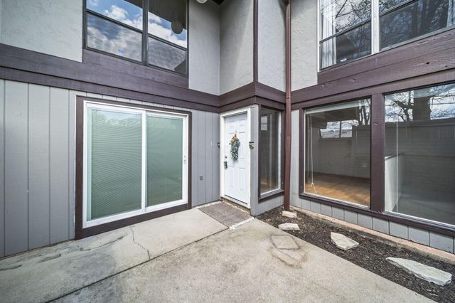 5421 Worthington Forest Place E, Columbus, OH 43229