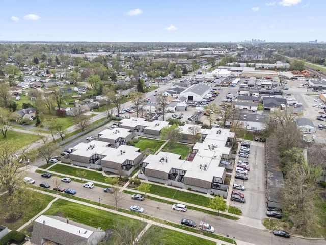 5421 Worthington Forest Place E, Columbus, OH 43229