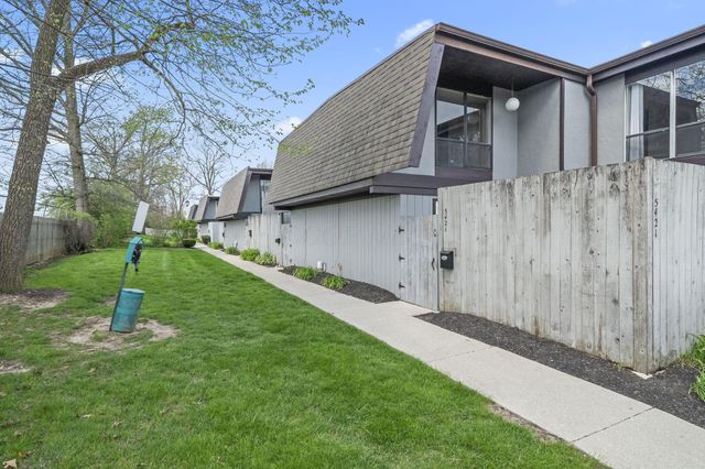 5421 Worthington Forest Place E, Columbus, OH 43229