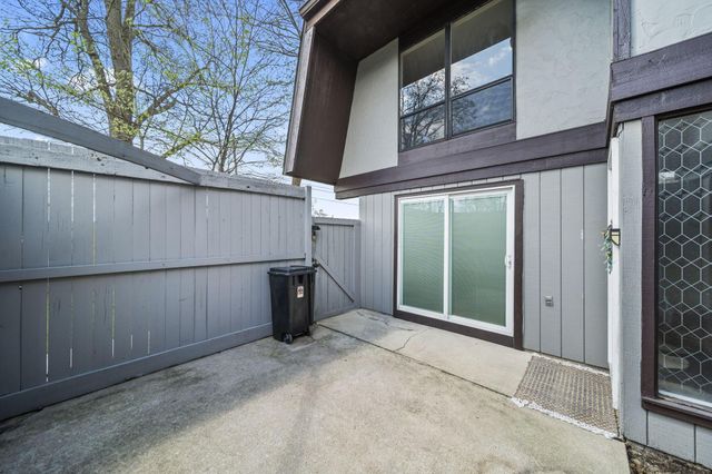 5421 Worthington Forest Place E, Columbus, OH 43229