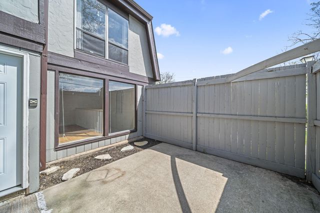 5421 Worthington Forest Place E, Columbus, OH 43229