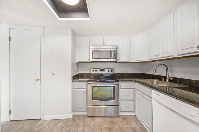5421 Worthington Forest Place E, Columbus, OH 43229