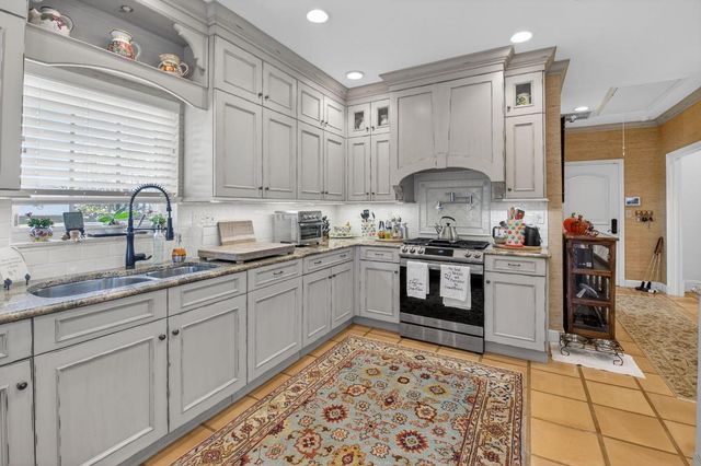 11740 N Lake Drive, Boynton Beach, FL 33436