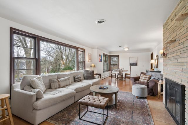 2820 Washta Bay Road, Chanhassen, MN 55331