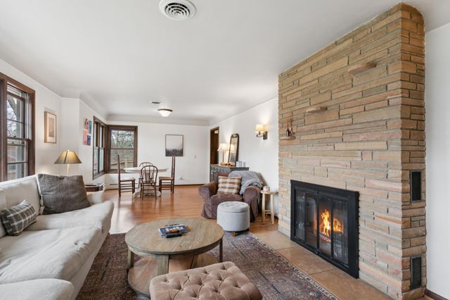 2820 Washta Bay Road, Chanhassen, MN 55331