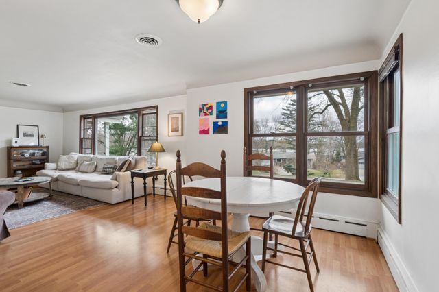 2820 Washta Bay Road, Chanhassen, MN 55331