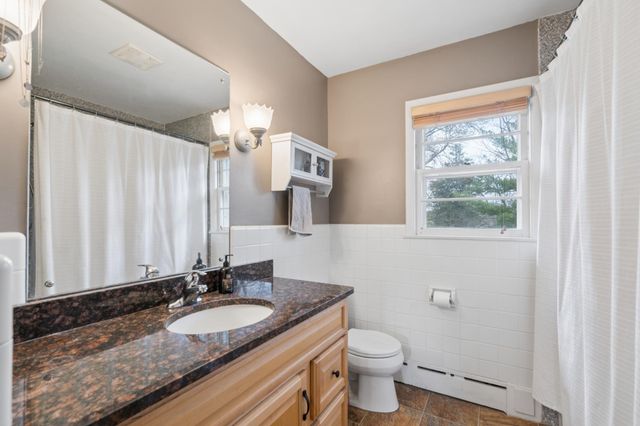 2820 Washta Bay Road, Chanhassen, MN 55331