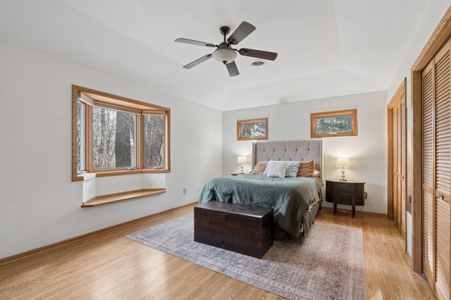 2820 Washta Bay Road, Chanhassen, MN 55331