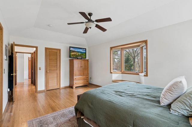 2820 Washta Bay Road, Chanhassen, MN 55331