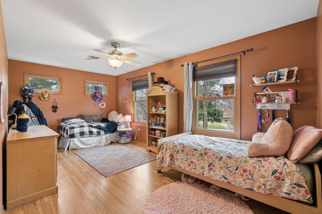 2820 Washta Bay Road, Chanhassen, MN 55331