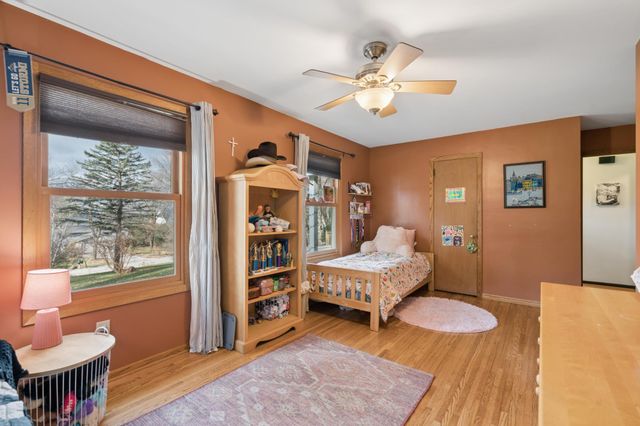 2820 Washta Bay Road, Chanhassen, MN 55331