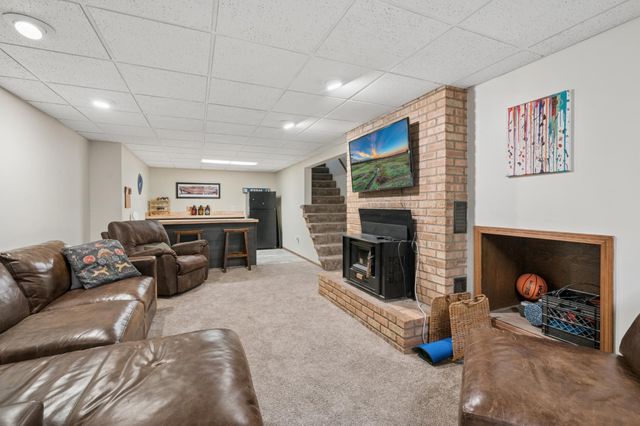 2820 Washta Bay Road, Chanhassen, MN 55331