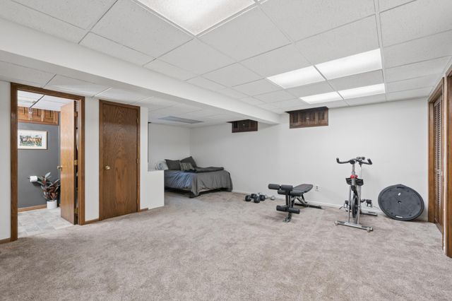 2820 Washta Bay Road, Chanhassen, MN 55331