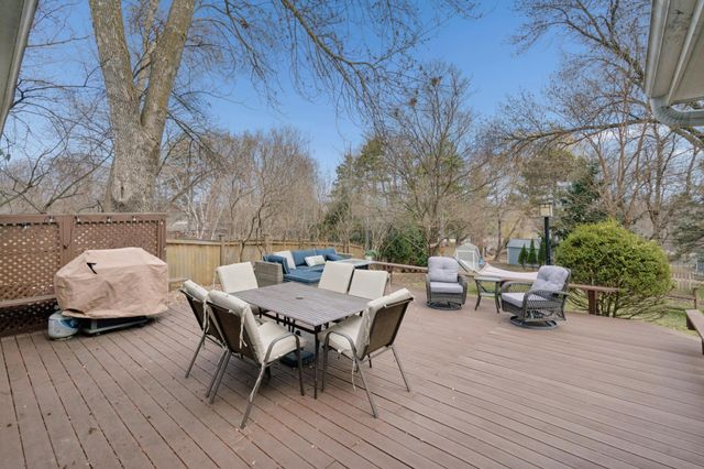 2820 Washta Bay Road, Chanhassen, MN 55331