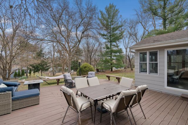 2820 Washta Bay Road, Chanhassen, MN 55331