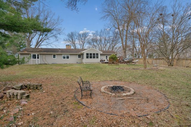 2820 Washta Bay Road, Chanhassen, MN 55331