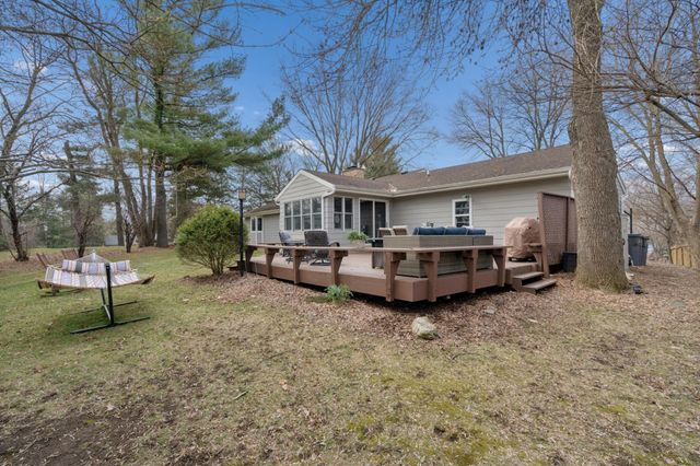 2820 Washta Bay Road, Chanhassen, MN 55331