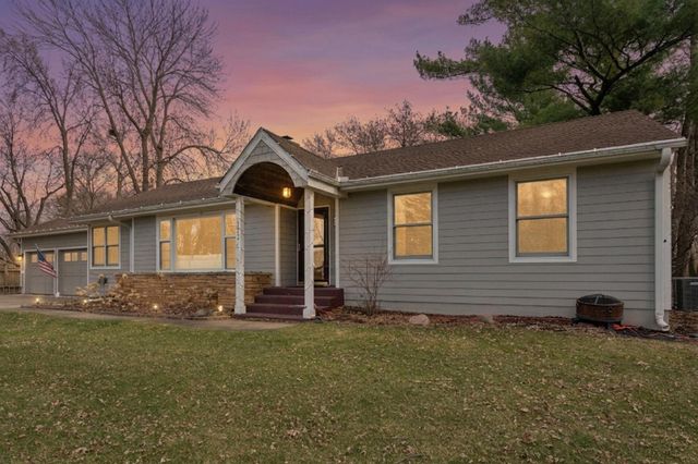 2820 Washta Bay Road, Chanhassen, MN 55331