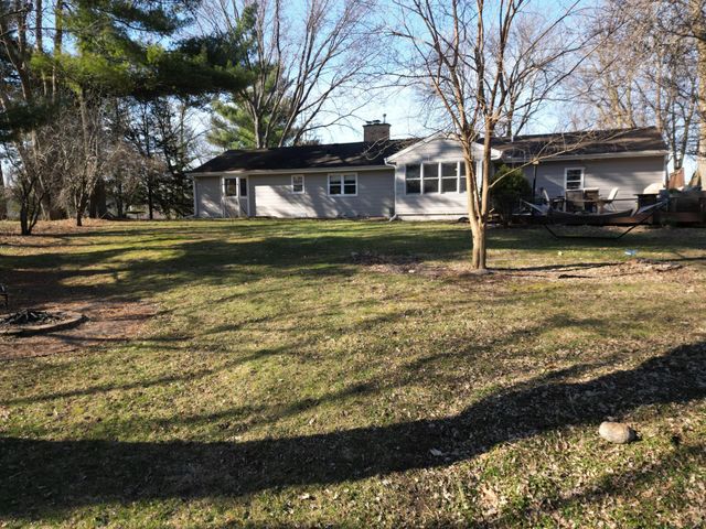 2820 Washta Bay Road, Chanhassen, MN 55331