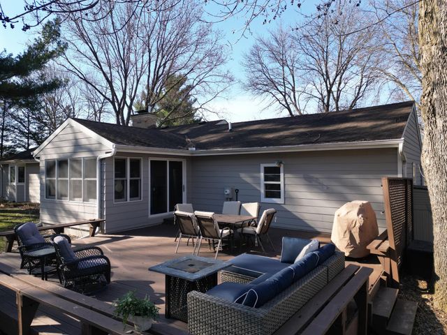 2820 Washta Bay Road, Chanhassen, MN 55331