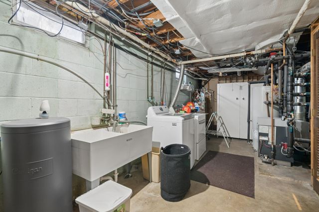 2820 Washta Bay Road, Chanhassen, MN 55331