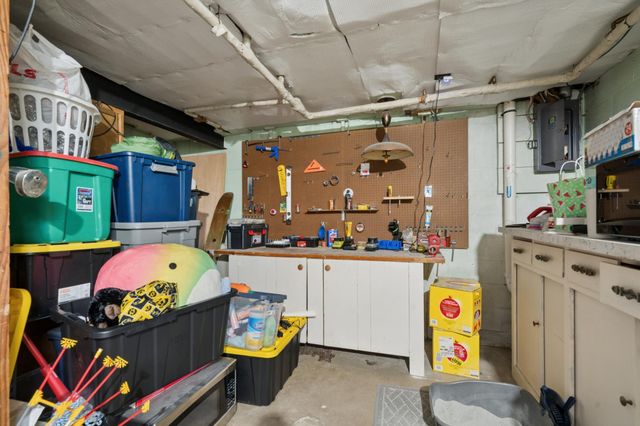 2820 Washta Bay Road, Chanhassen, MN 55331