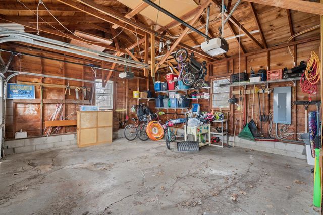 2820 Washta Bay Road, Chanhassen, MN 55331