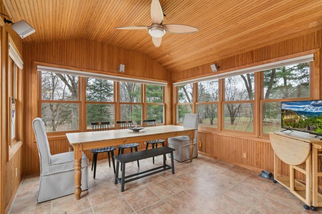 2820 Washta Bay Road, Chanhassen, MN 55331