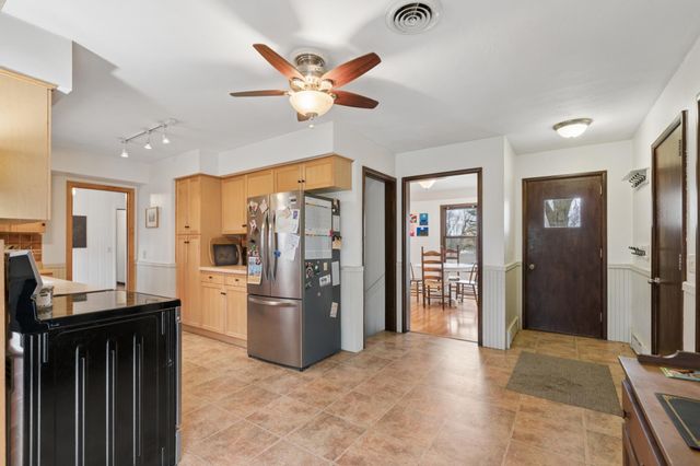 2820 Washta Bay Road, Chanhassen, MN 55331