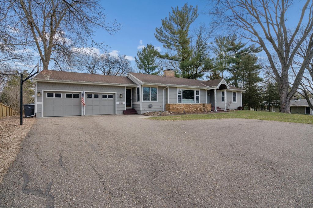 2820 Washta Bay Road, Chanhassen, MN 55331 — photo 2