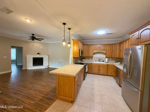 123 Palmer Lane, Holly Springs, MS 38635