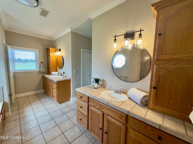 123 Palmer Lane, Holly Springs, MS 38635