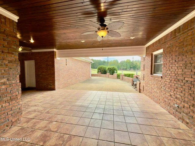 123 Palmer Lane, Holly Springs, MS 38635