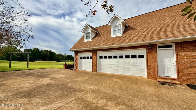 123 Palmer Lane, Holly Springs, MS 38635