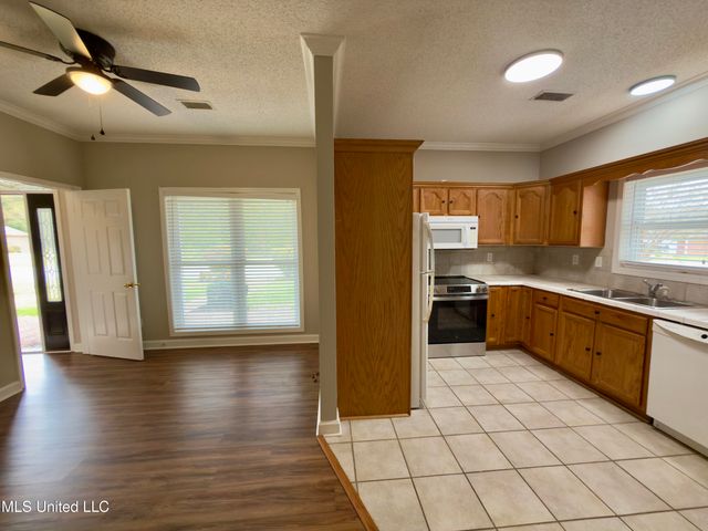 123 Palmer Lane, Holly Springs, MS 38635