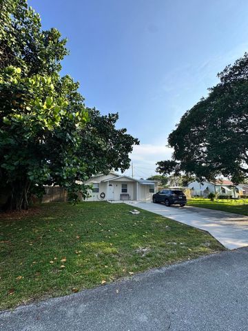 3344 Plaza Place, Lake Worth, FL 33462