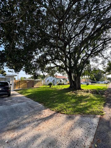 3344 Plaza Place, Lake Worth, FL 33462