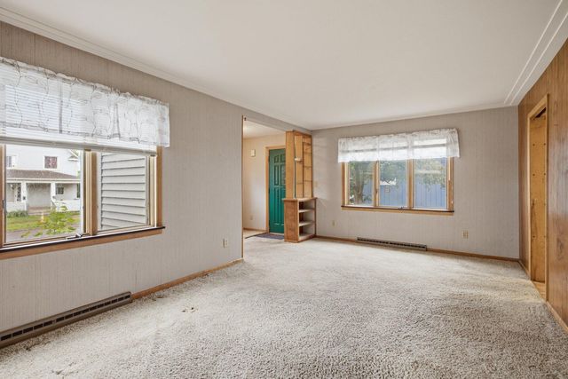 27 17th Street, Cloquet, MN 55720