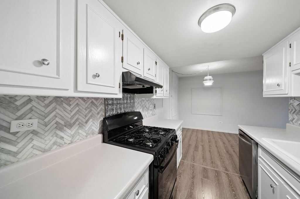 8025 Woodglen Lane 403, Downers Grove, IL 60516 — photo 4