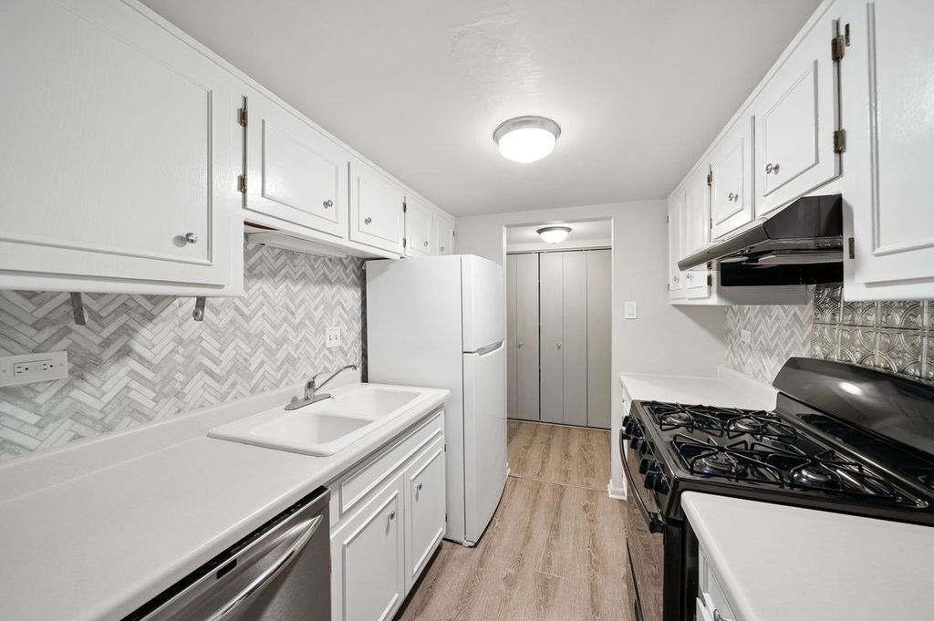 8025 Woodglen Lane 403, Downers Grove, IL 60516 — photo 5