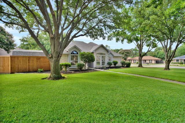 2233 Woodview Drive, Flower Mound, TX 75028