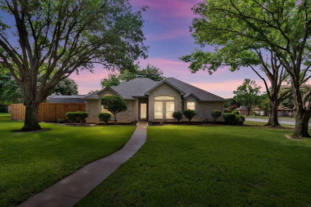 2233 Woodview Drive, Flower Mound, TX 75028