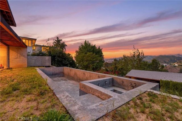 2453 Creston Way, Los Angeles, CA 90068