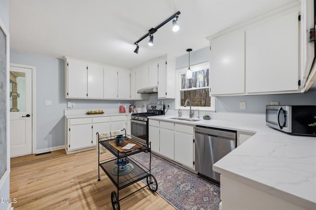 104 Pointe Place, Hillsborough, NC 27278