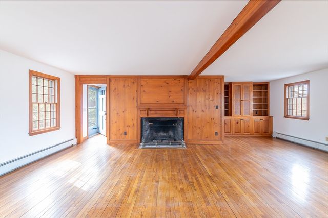 72 Loop Rd, Falmouth, MA 02540