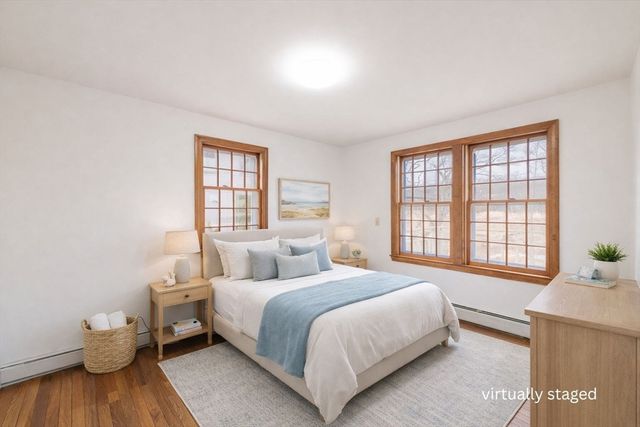 72 Loop Rd, Falmouth, MA 02540